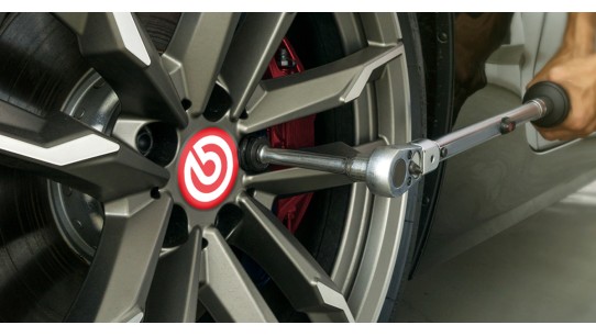  A kerékcsavarok újrahúzása: Miért fontos, és hogyan végezd el helyesen?