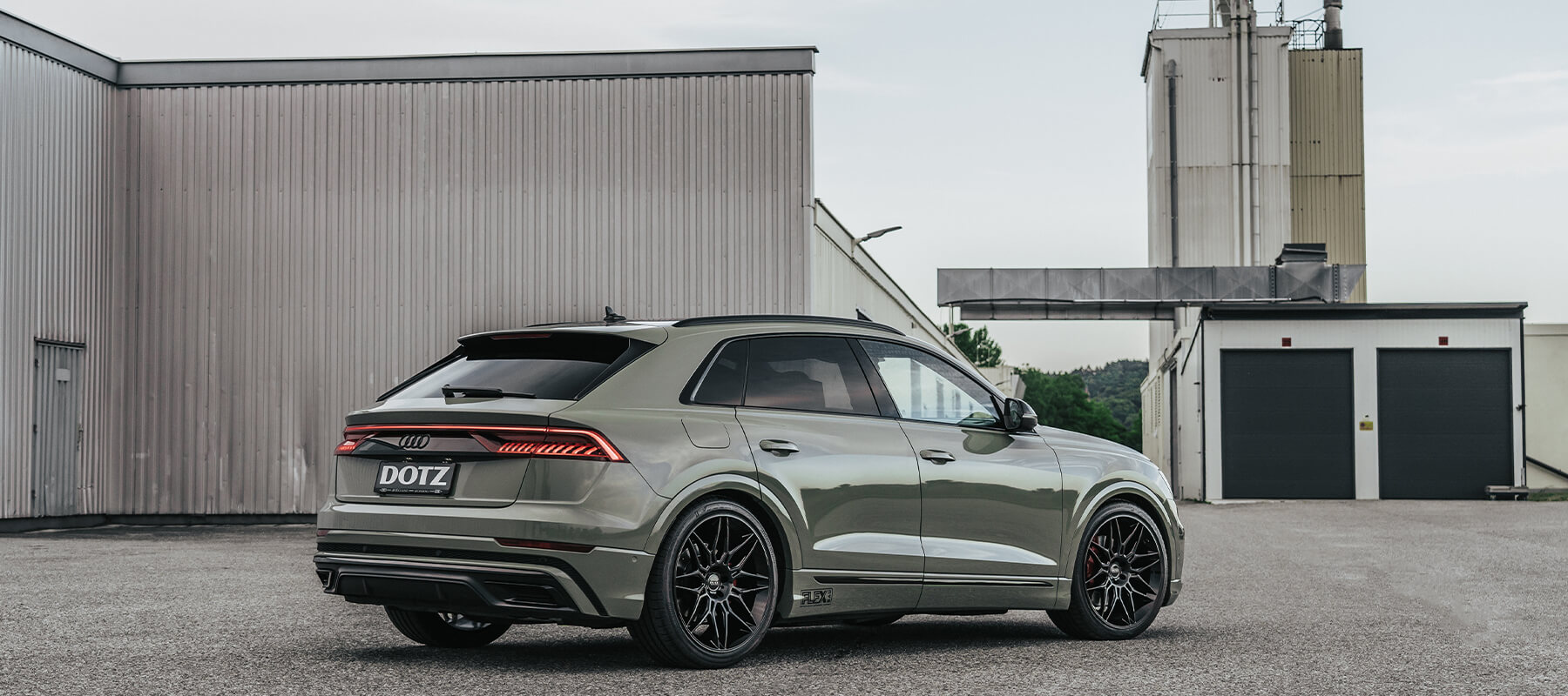 A hatalom és a dicsőség AUDI Q8 Dotz Longbeach felniken